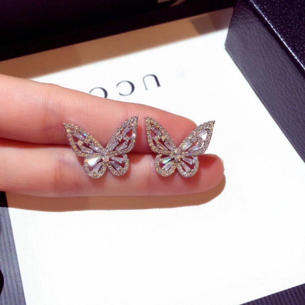 NEW 18K White Gold Diamond Butterfly Stud Earrings